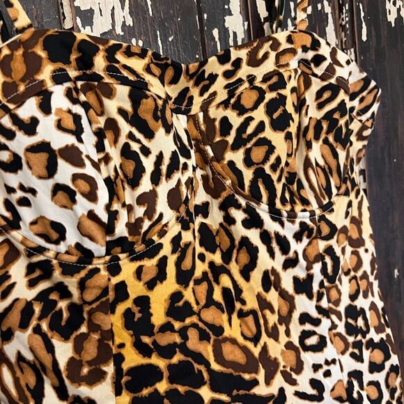 Guess Los Angeles Animal Print Sweetheart neck sun dress w ruffles. Size Small - Picture 3 of 5